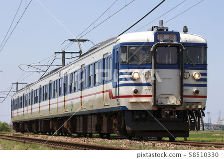 Shin-Etsu Main Line 115 near the end (primary Niigata color, high speed) 58510330