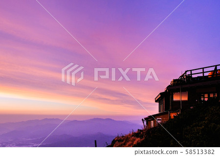 春季八岳登山：赤岳峰山莊的黎明 58513382