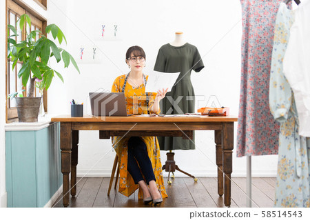 Fashion designer female Fashion designer female 58514543
