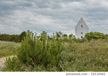 Den Tilsandede Kirke, also known as The Buried 58516982