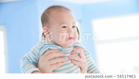 mother with her baby 58517463