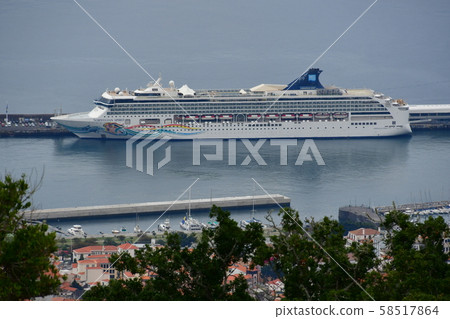 Portuguese territory, Madeira, Funchal, cruise ship 58517864