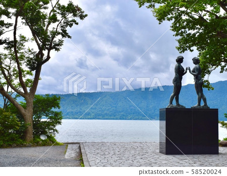 Statue of a maiden Statue of a maiden 58520024