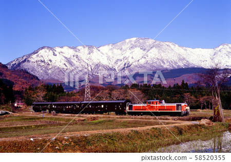 1995 DD51745老旅客列車在深秋的Banetsu西線上行駛 1995 DD51745老旅客列車在深秋的Banetsu西線上行駛 58520355