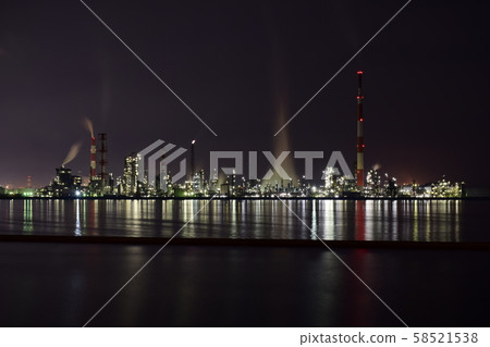 A night view of a factory where you can see Mickey Mouse sleeping 58521538