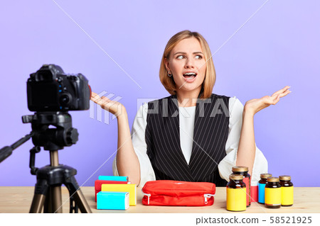 Female doctor talks about viruses. Medical treatment concept 58521925