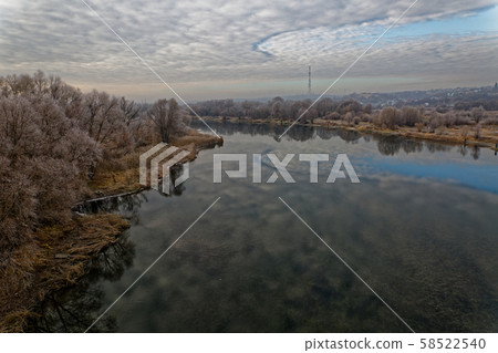 The transition from autumn to winter is a great time in nature. 58522540