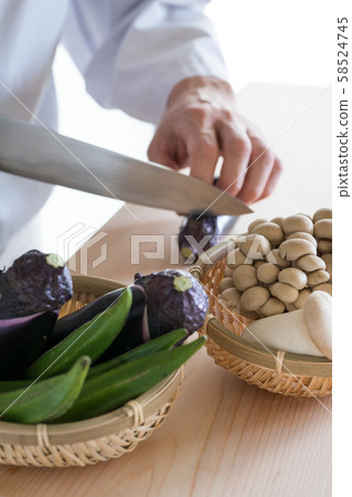 Prepare vegetables 58524745