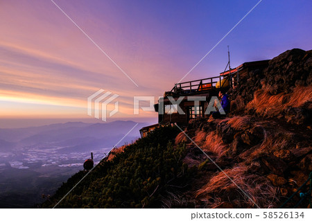 春季八岳登山：赤岳峰山莊的黎明 58526134