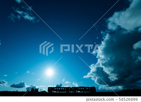 Summer cloud 58526899