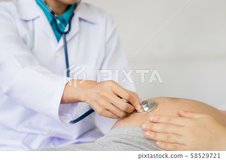 Pregnant Woman and Gynecologist Doctor at Hospital 58529721