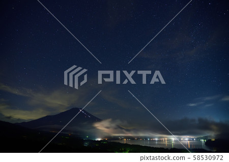 Lake Yamanaka Mount Fuji 58530972