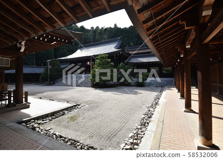 Omi Shrine corridor and inner shrine Omi Shrine corridor and inner shrine 58532006