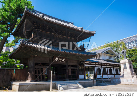 The gate of Sengakuji Temple in Tokyo 58532537