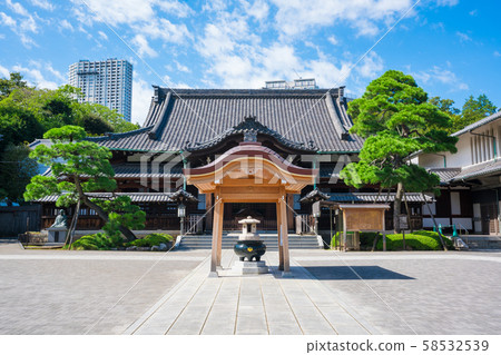 The main hall of Sengakuji, Tokyo The main hall of Sengakuji, Tokyo 58532539