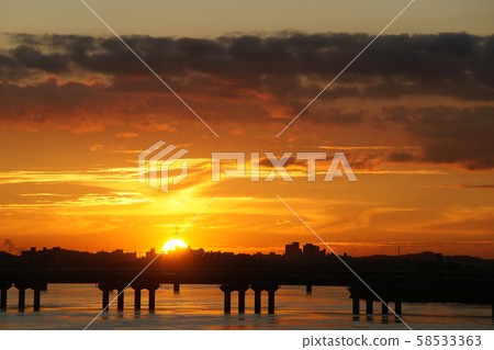Han River sunset 58533363
