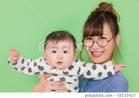 兒童和母親 58533427