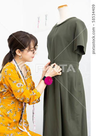 Fashion designer female Fashion designer female 58534409