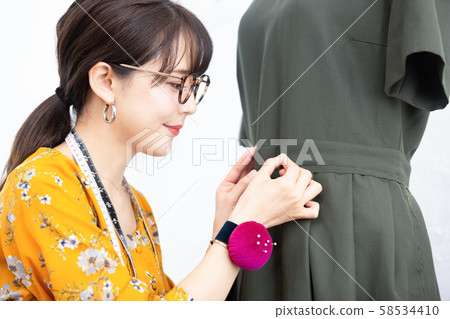 Fashion designer female Fashion designer female 58534410