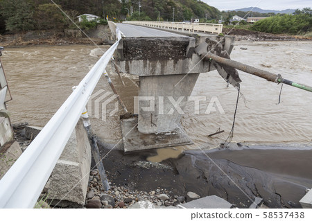 Tanaka Bridge collapse 58537438