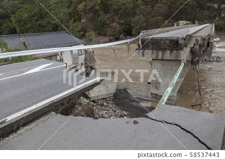 Tanaka Bridge collapse 58537443