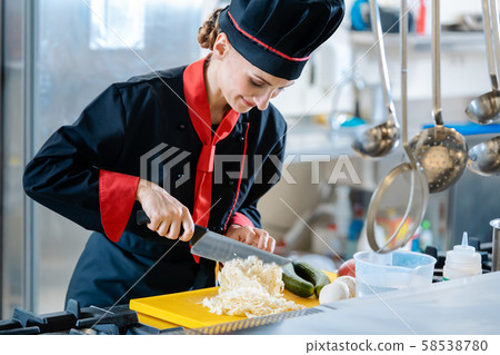 Chef cutting cauliflower Chef cutting cauliflower 58538780