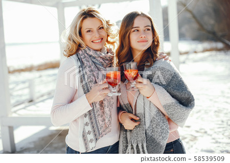 Mother witn daughter 58539509