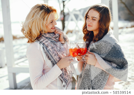 Mother witn daughter 58539514