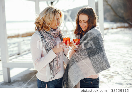 Mother witn daughter 58539515