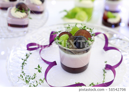 Grape vine 58542706