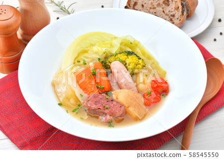 Potato, a stewed soup with vegetables, sausages and pork shoulder blocks. 58545550