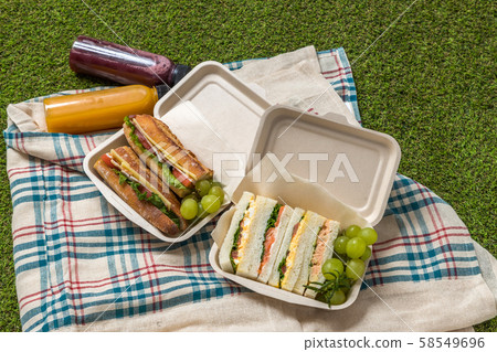 自製三明治午餐設置在野餐 58549696