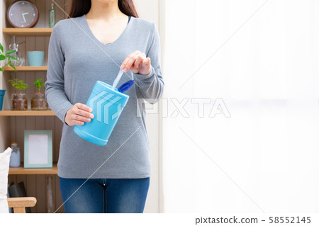 Women who use wet tissue for various purposes 58552145