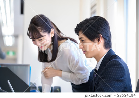 Office business men and women businessmen meeting 58554194