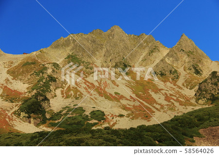 北阿爾卑斯山,Hohotaka山脈遍歷,Aisawa帳篷場,山。 北阿爾卑斯山,Hohotaka山脈遍歷,Aisawa帳篷場,山。 58564026