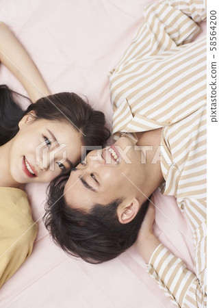 生活方式夫婦頂視圖 58564200