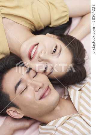 Lifestyle couple overhead view Lifestyle couple overhead view 58564228