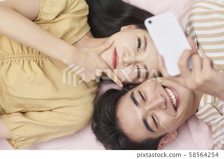 生活方式夫婦頂視圖 58564254