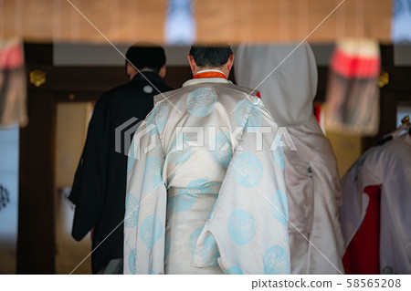 The scenery of the wedding ceremony in front 58565208