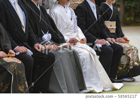 The scenery of the wedding ceremony in front 58565217