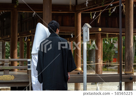 The scenery of the wedding ceremony in front 58565225