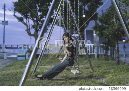 Women at dusk 58566999