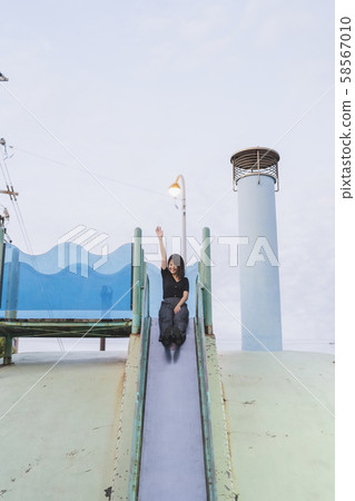 Women at dusk Women at dusk 58567010