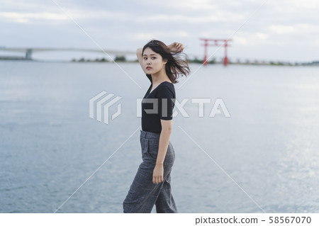 黃昏的女人 黃昏的女人 58567070