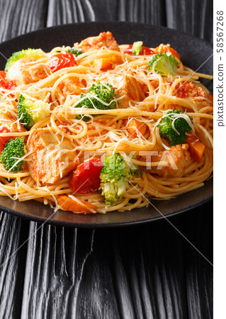 Spaghetti with broccoli, chicken, tomatoes, cheese Spaghetti with broccoli, chicken, tomatoes, cheese 58567268