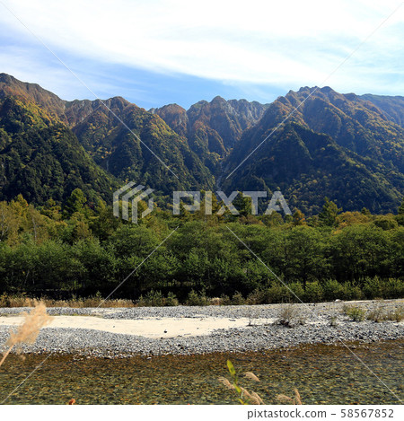 Kamikochi Autumn leaves (Nagano Prefecture) Kamikochi Autumn leaves (Nagano Prefecture) 58567852