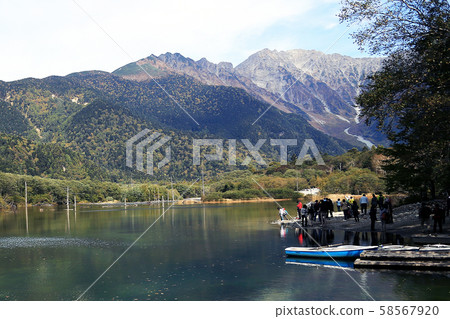 Kamikochi Autumn leaves (Nagano Prefecture) Kamikochi Autumn leaves (Nagano Prefecture) 58567920