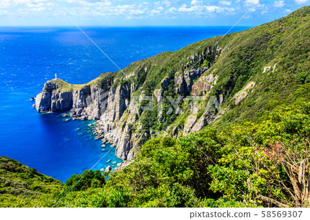 大崎崎懸崖和大崎燈塔[長崎縣五島市] 58569307