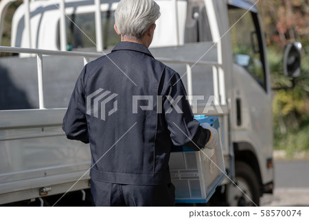 老人 年老 老年人 58570074