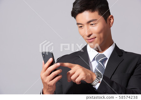 男性商務智能手機 58574238